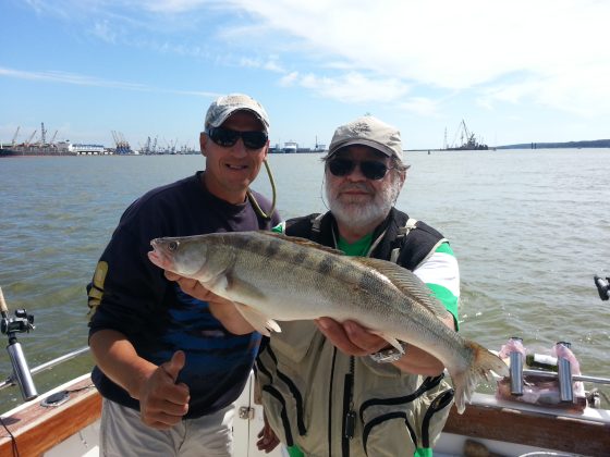 Pramoginė žvejyba Kuršių mariose arba Baltijos jūroje